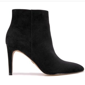 NWOB XOXO Suede Heeled Booties Size 7.5